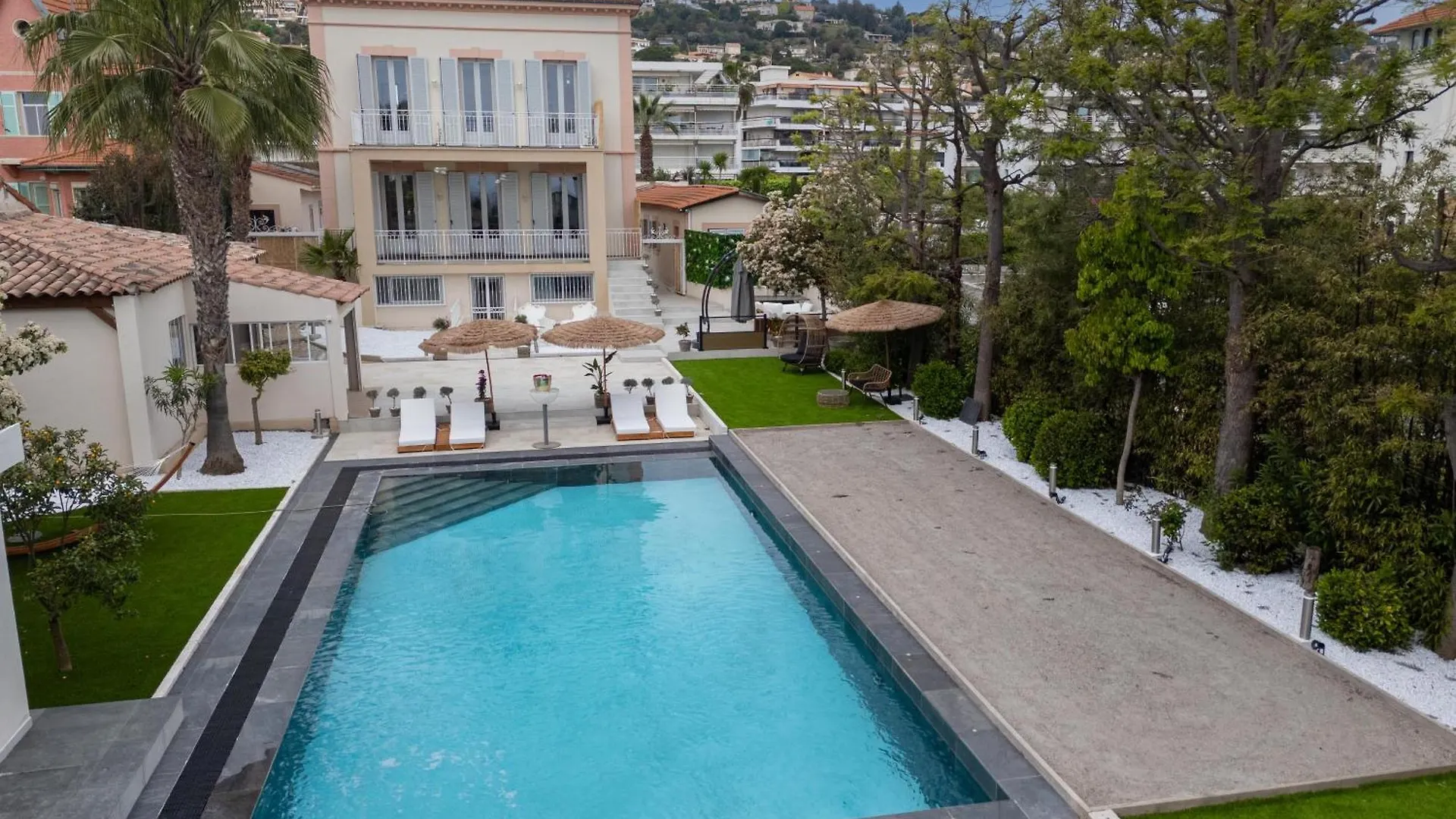 ואלאוריס Villa Lucienne צרפת